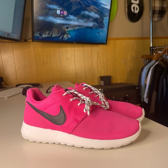 nike roshe pink